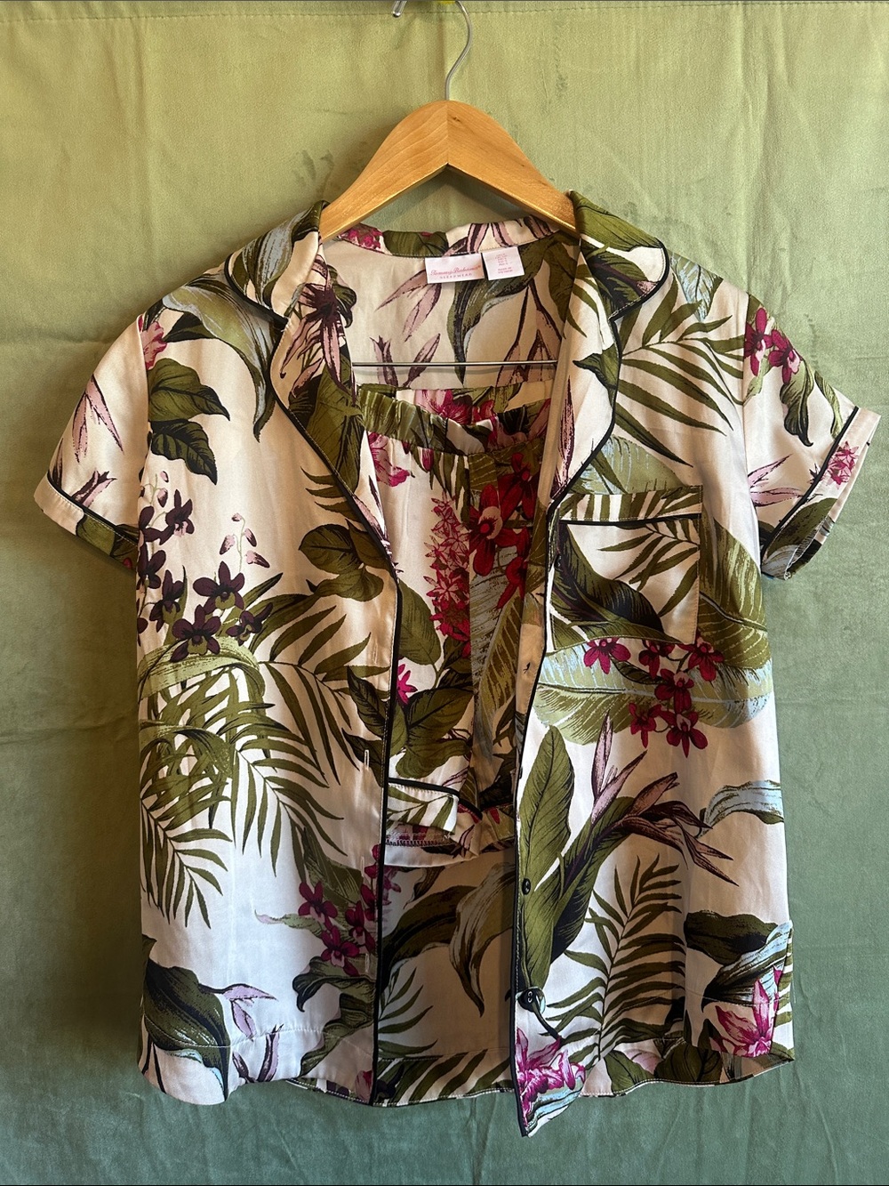 #921 TommyBahama Cream Tropical Floral Short-Sleeve Button Front Top and shorts